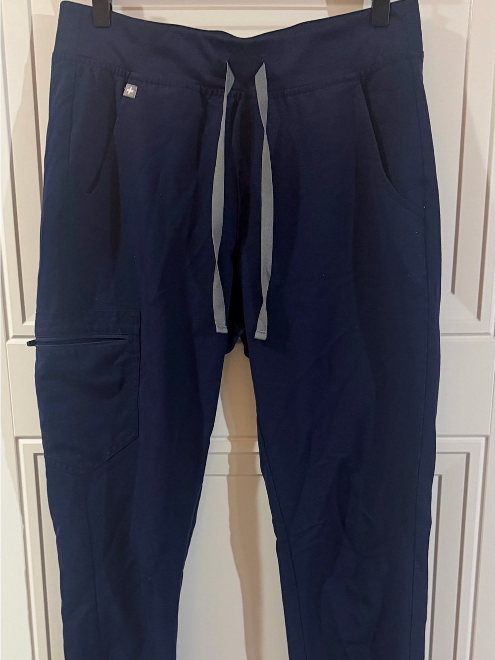 Figs Women’s Navy Drawstring Cargo Joggers size small/tall